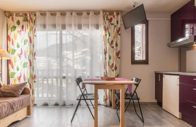 Studio cosy avec coin nuit, proche télécabine et centre, parking - FR-1-330C-21