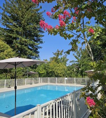 Studio cosy avec terrasse dans résidence avec piscine, proche thermes et centre ville
