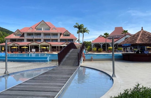 Studio direct access to the sea - swimming pool -