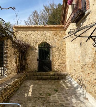 Studio duplex avec spa et cour privée