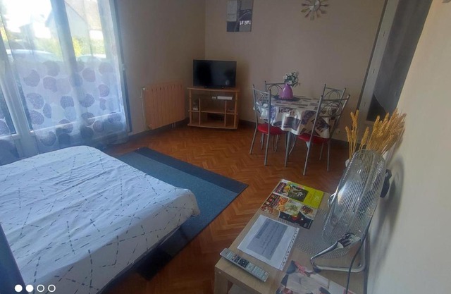 Studio en RDC avec terrasse