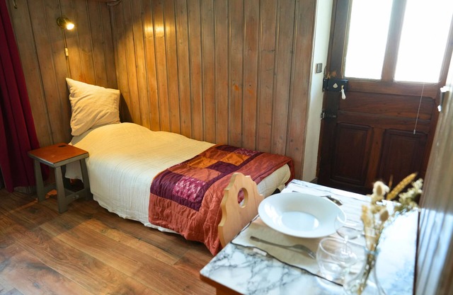 Studio equipped with simple bed