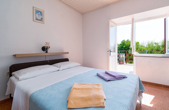 Studio flat with terrace Skrbcici, Krk (AS-21231-a)