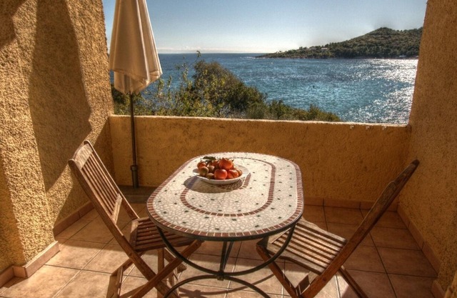 Studio for 2 people, 1st floor sea view, with direct access to the beach