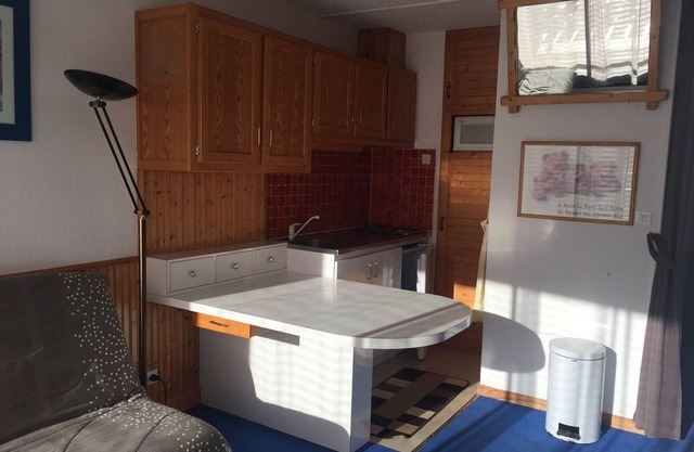 Studio for 4/5 people with balcony, ski-in/ski-out, ski locker, parking, elevator