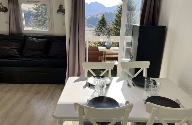 Studio for 4 in Alpe d'Huez with balcony, pets allowed