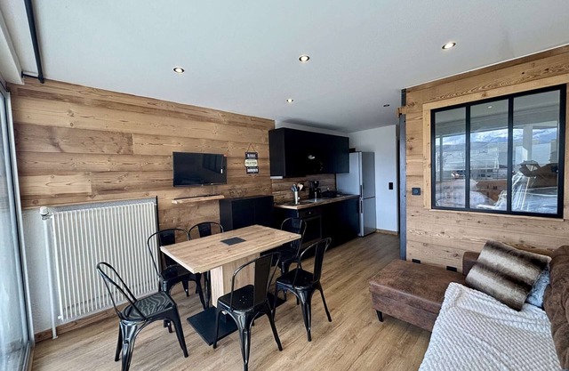 Studio for 6 in L'Alpe d'Huez, near slopes, ski locker