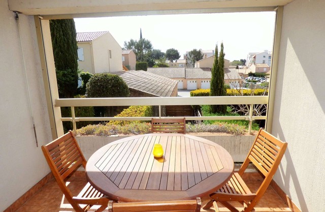 Studio four beds, luminous, balcony.