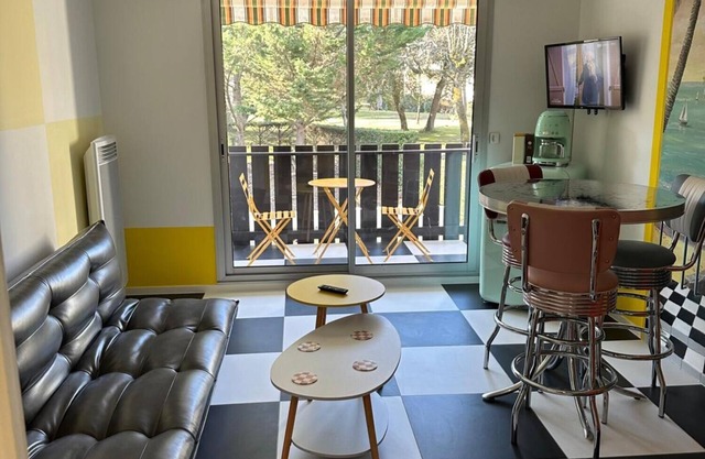 Studio Apartment 'Sixties' with Balcony and Wi-Fi