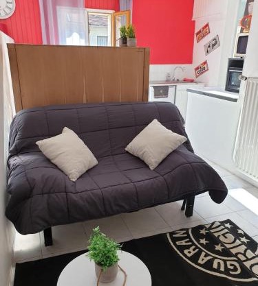 studio gare et commerces sur place