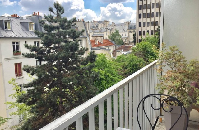 Studio Heart of Paris With Balcony