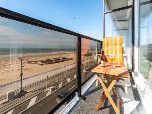 Studio in Ostend with Stunning Sea Views
