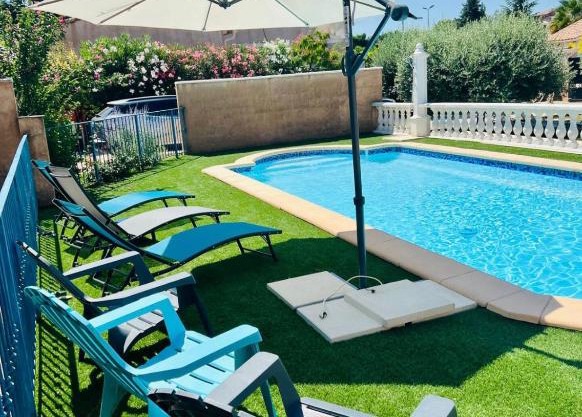 Studio indépendant dans propriété avec piscine