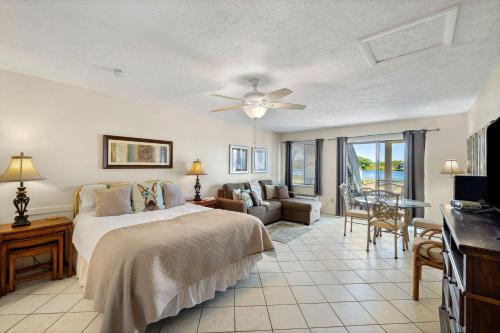 Studio - Lullwater 299 bottom floor No Elevator!