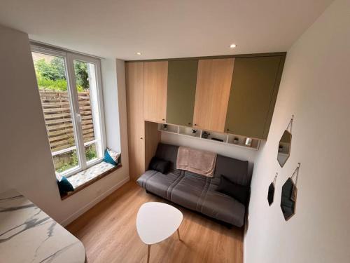 Studio Melun Peaceful Area 5 min to Train Station