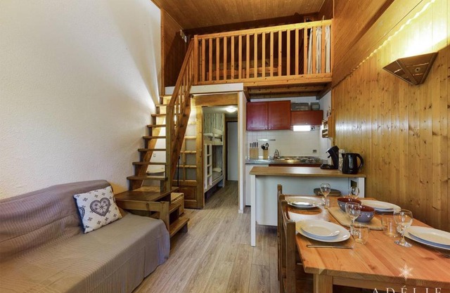 Studio mezzanine rénové 4 pers, balcon, 80m des pistes, proche commerces - Montvalezan - FR-1-398-597