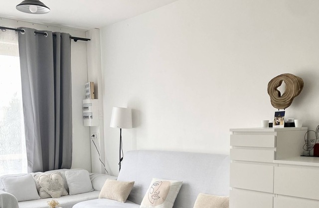 Studio Moderne Avec Grand Jardin