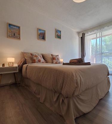 studio Nimes capouchiné parking et balcon proche centre