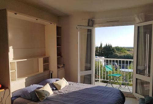 Studio pour 2, lumineux, 300m de la plage et vue sur mer