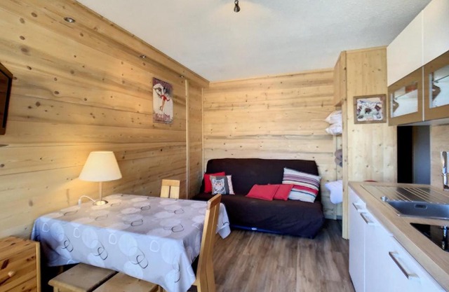 Studio rénové 2 étoiles, 4 pers, parking, La Toussuire - FR-1-417-112