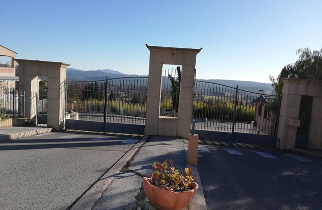 Studio rental in "Camiole Castles"