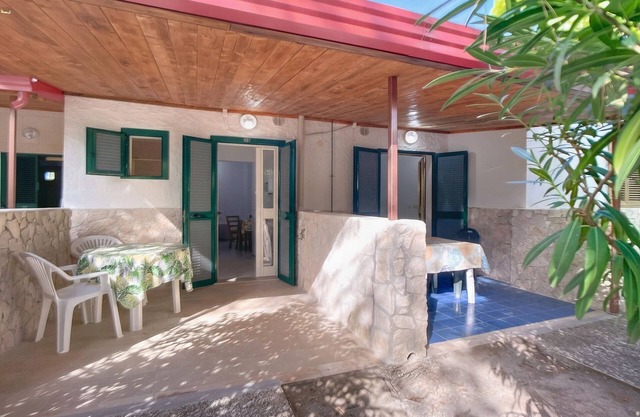 Studio 'Sabbia D'oro' with Shared Pool and Wi-Fi