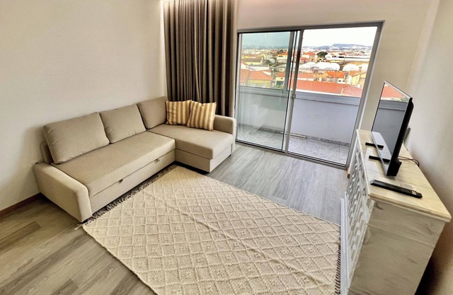 Studio Sleeps 4 - Patio - Free parking - Tv & WiFi