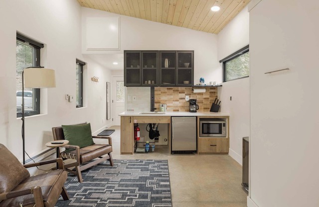 Studio Stay, Your Basecamp in Grant, Soak & Sweat