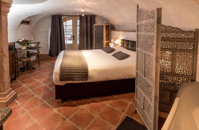 Studio-Vanity unit-Le Caveau