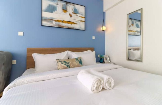 Studio w/t Pool &Gym near City