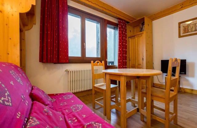 Studio with Balcony and Pool in Combloux! # GC41