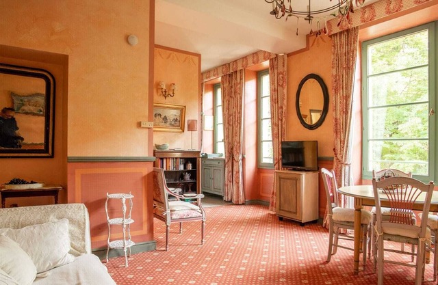 Studio with pool in garden Park, naerby spas and views at the Mont Ventoux.