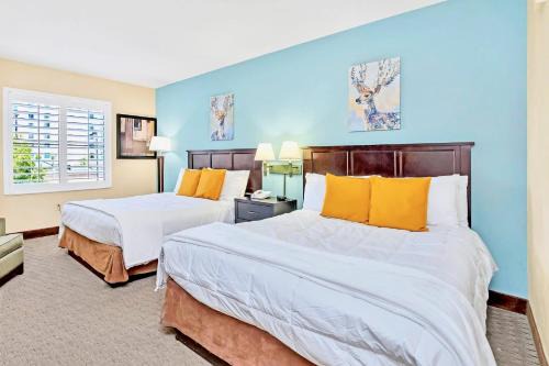 Studio with Hot Tub & Pool Near Universal Studios