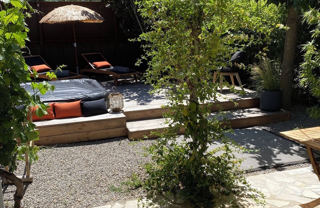 Studio with Jacuzzi in charming property