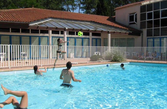 Studio with pool and beautiful wooden terrace overlooking pine forest