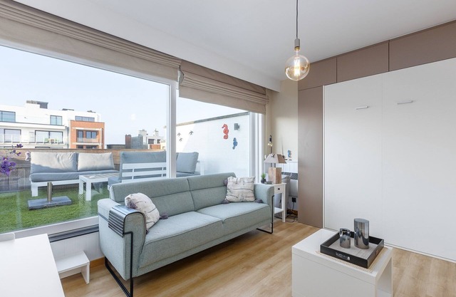 Studio with sunny rooftop terrace near the sea