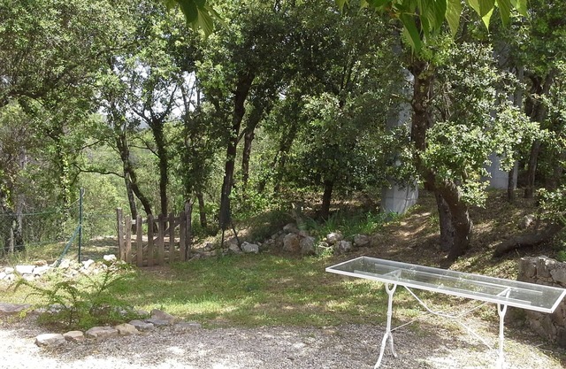 Studio with terrace and garden Ground floor of Villa pool and parking