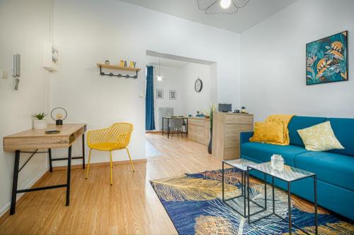 Studio with Terrace - Train Station 2 min away