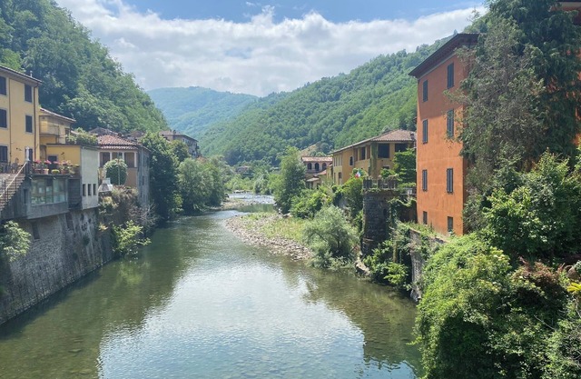 Stunning views from this charming well-equipped property in a quiet hamlet