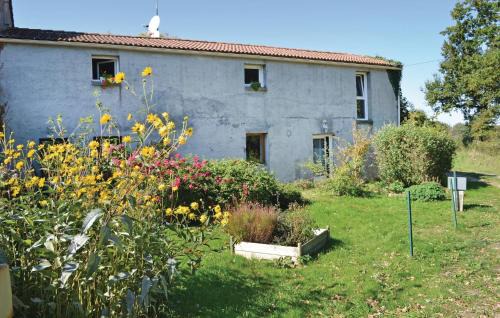 Stunning Home In St Avaugourd Des Lande