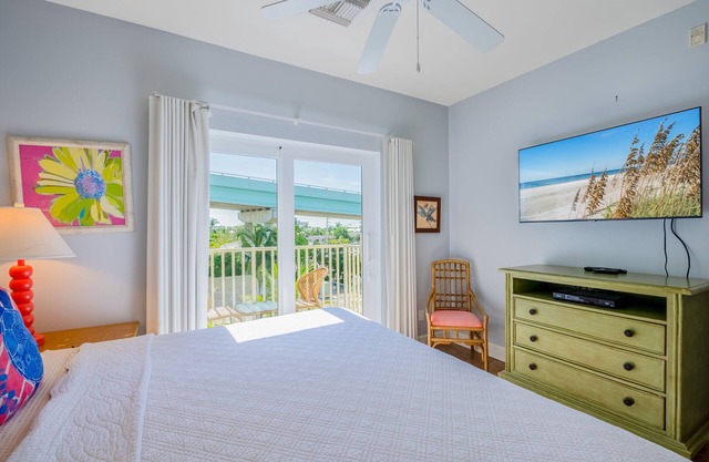Stunning 1/1 with Heated pool and Spa in the Heart of Downtown Fort Myers Beach!