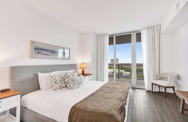 Stunning 1-Bedroom Apartment Steps from the Ocean 1006