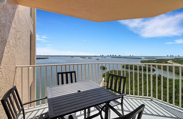 Stunning 12th Floor Views! Pool & Hot Tub! No Resort Fees & Over $150 of Free Daily Activities!