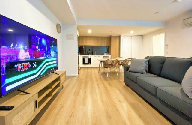 Stunning 2BR CBD Townhouse with Pool-Gym-BBQ