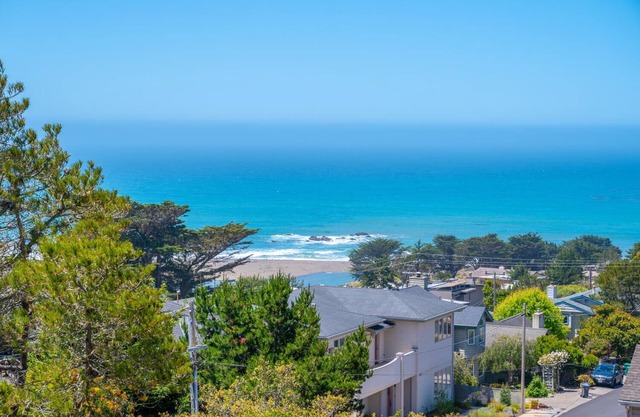 Stunning 3 bed/2.5 bath Mediterranean Villa with FABULOUS Ocean Views!