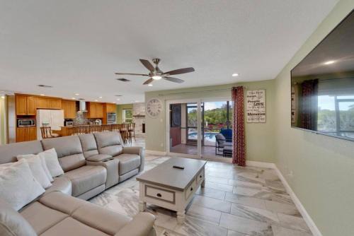 Stunning 3BR Home offers water view Minutes to the Beach