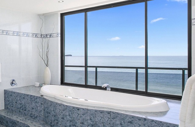 Stunning 4-Bed -Aloha Beach Front Beauty Noraville