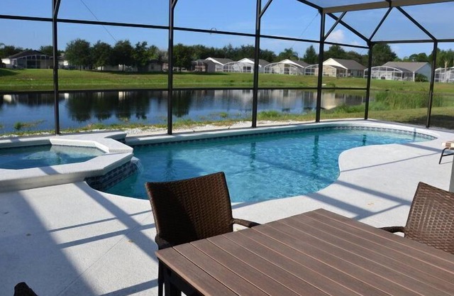 Stunning 4Br Villa, South Facing Pool, Lake View And Game Room In Disney Area.