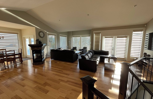 Stunning 5 Bedroom Lake House in Coral Beach