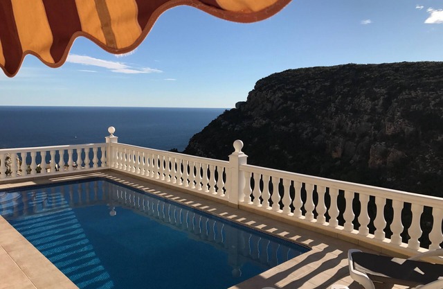 Stunning 5 Star Villa, Spectacular Sea & Mountain Views, Heated Pool & AirCon!
